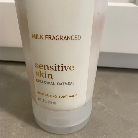 Bath & Body Works milk fragranced moisturizing body wash - Picture 2 of 5